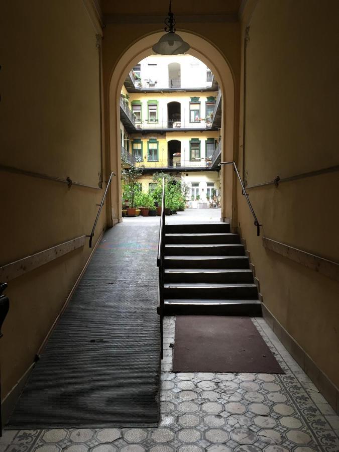 Better Than Home Apartment Будапеща Екстериор снимка